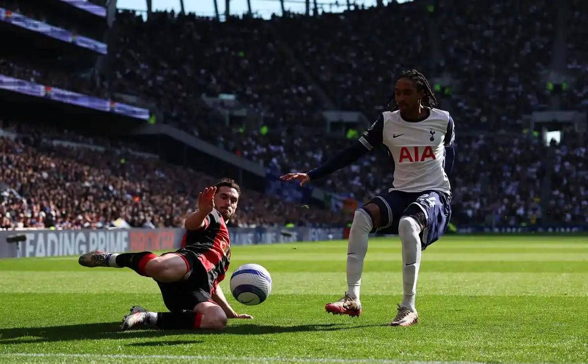 国际比赛日突围战来临；西汉姆围绕欧冠单刀错失；赛场秩序良好；资深球员宣示担当的简单介绍